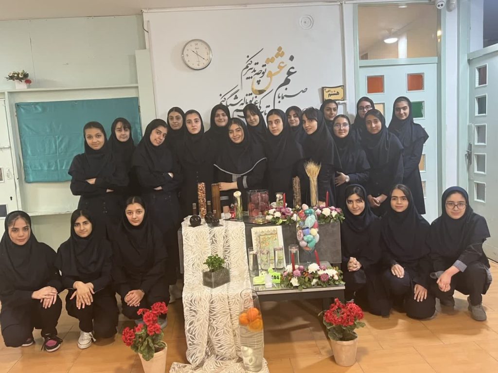 مدرسه دخترانه متوسطه اول اطهار 11 دانش آموزان مدرسه دخترانه متوسطه اول اصفهان (مدرسه اطهار ناحیه دو )