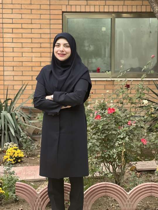 خانم آذربایجانی دبیر مدرسه دخترانه اطهار