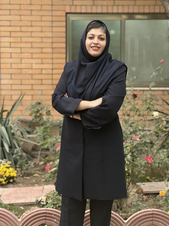 خانم اسماعیلی دبیر مدرسه دخترانه اطهار