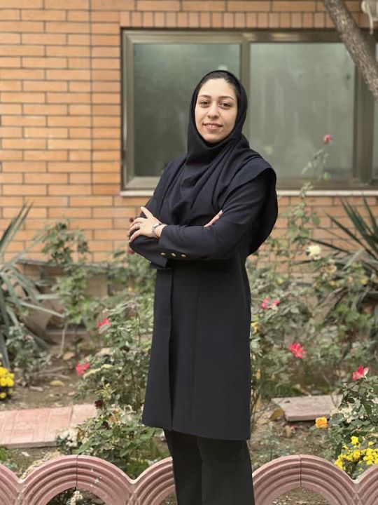 فرخ پور دبیر کار و فناوری مدرسه دخترانه اطهار