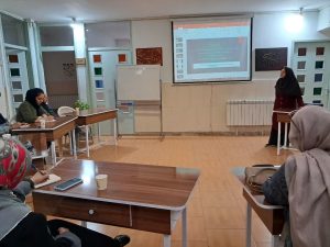 حضور دبیران دبیرستان دخترانه اطهار در کلاس روش‌های نوین تدریس